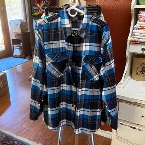 Men’s size 2XL one sleeve wonderful shirt.
